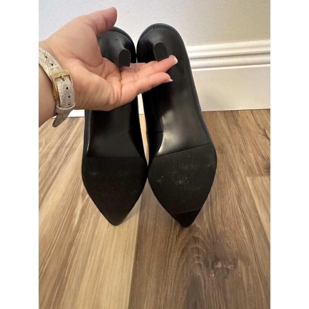 Black Pumps - Picture 10 of 10
